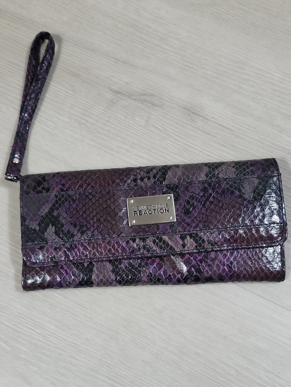 Kenneth Cole Reaction Faux Snakeskin Wallet Clutch Wristlet Purple Black Evening
